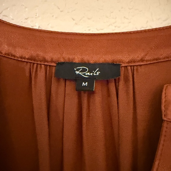 Rails Wynna Rust Women’s Blouse Top Silk Satin - Picture 3 of 6
